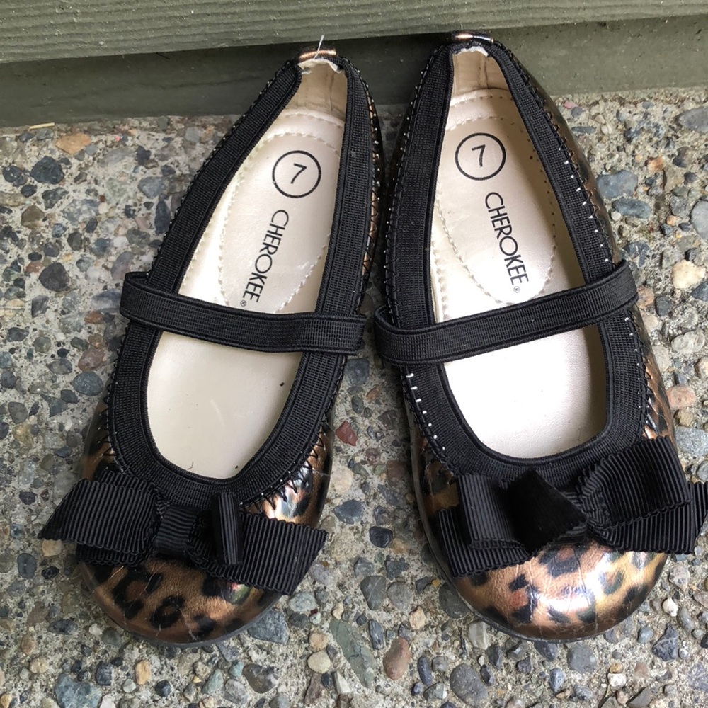 Patent leather leopard dress shoes